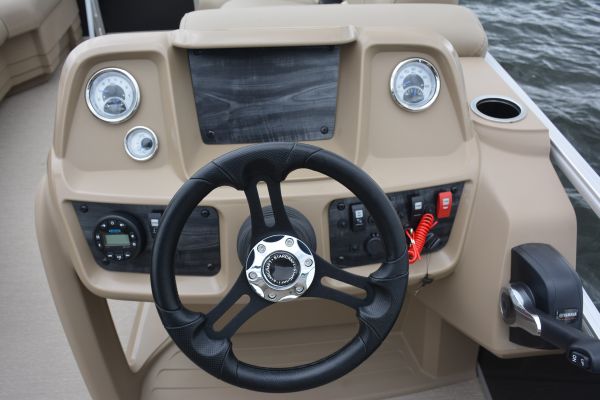 Starcraft Pontoon LX 22 R steering wheel
