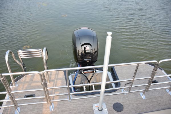 Starcraft Pontoon EX 24 Q - shown with optional extended deck and rail