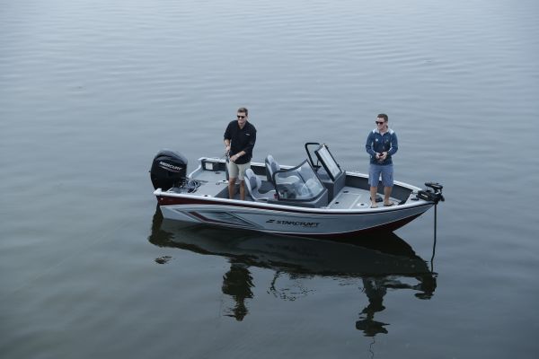 Starcraft Stealth 166 DC on the water