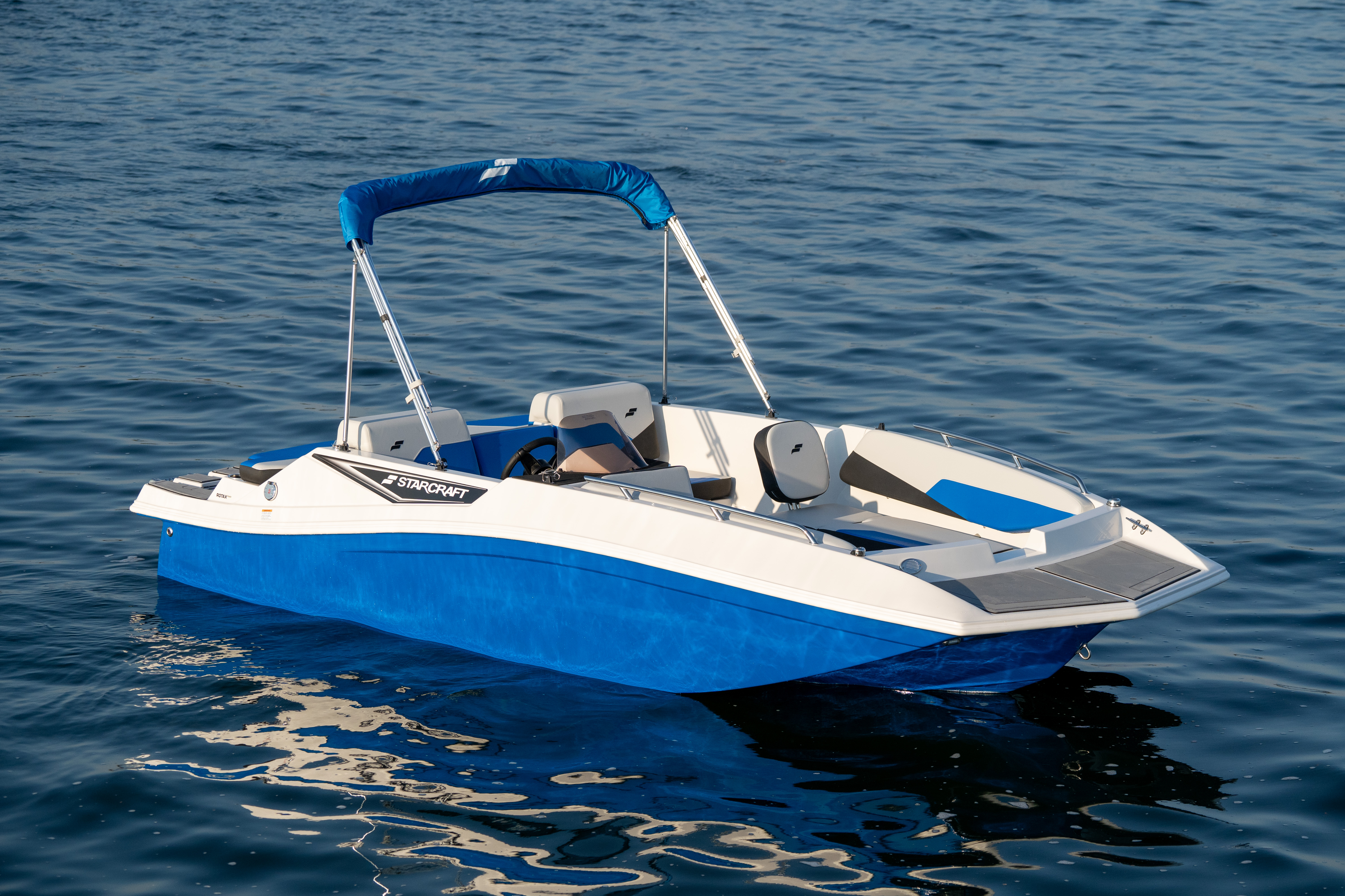 Side Profile View of SV Jet J7