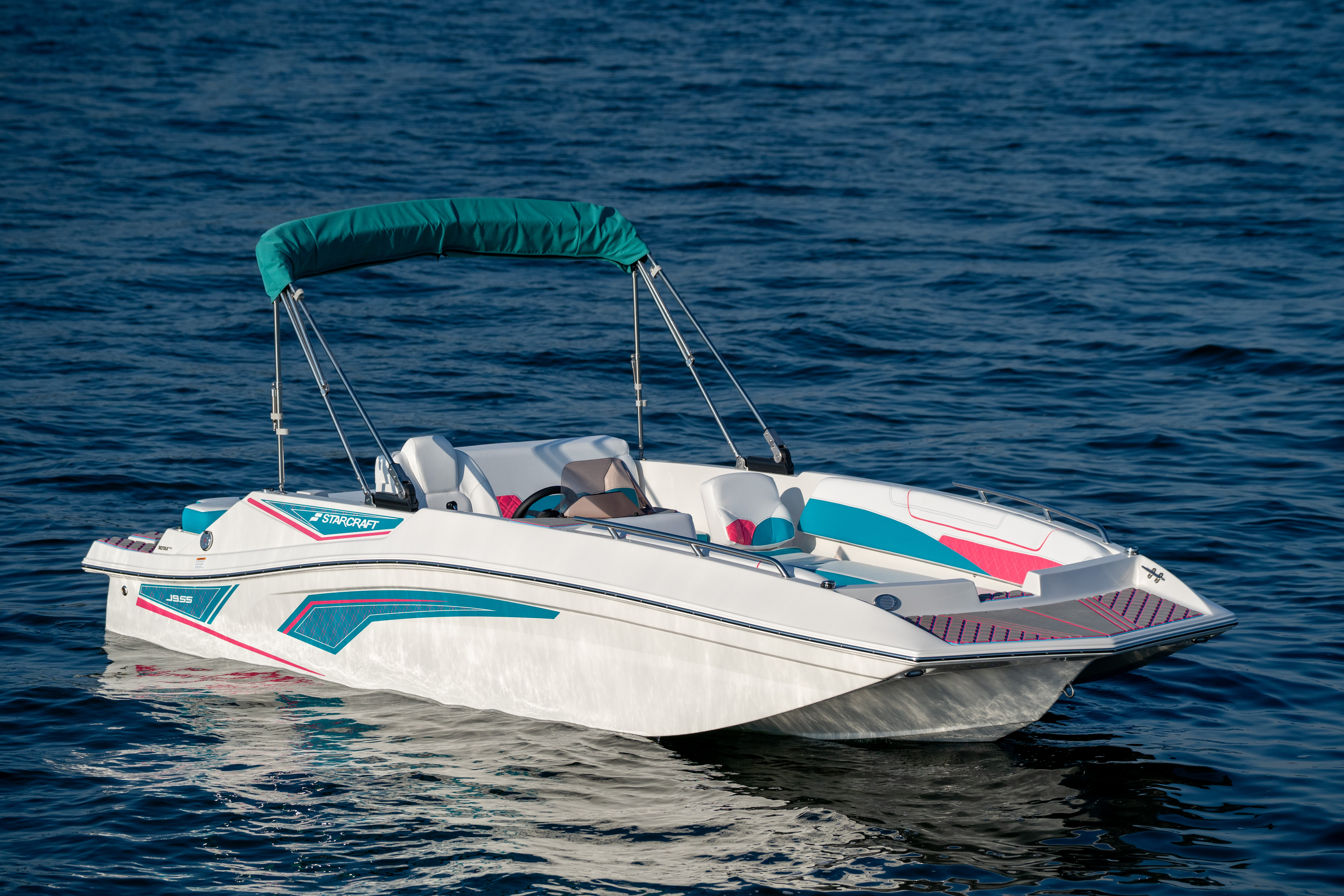 Side Profile View of SV Jet J7 SS