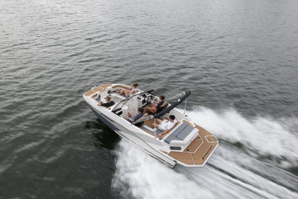 Starcraft Marine Fiberglass Deckboat SVX 210 IO