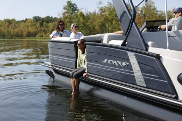 RX 25 DL Starcraft Pontoon Boat