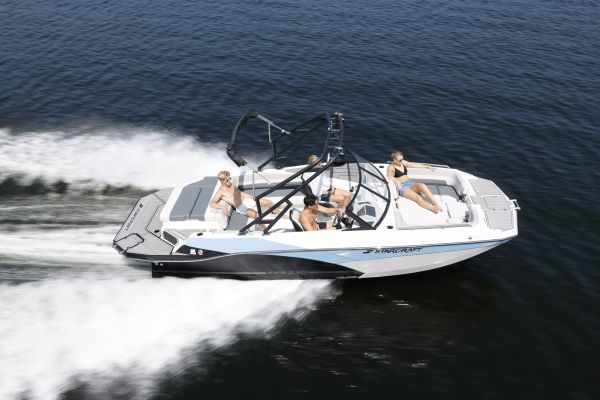 Starcraft Marine Fiberglass Deckboat SVX 230 IO