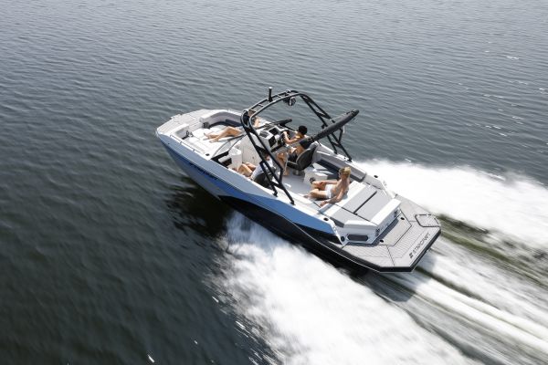 Starcraft Marine Fiberglass Deckboat SVX 230 IO