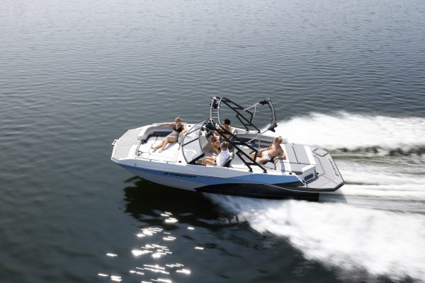 Starcraft Marine Fiberglass Deckboat SVX 230 IO