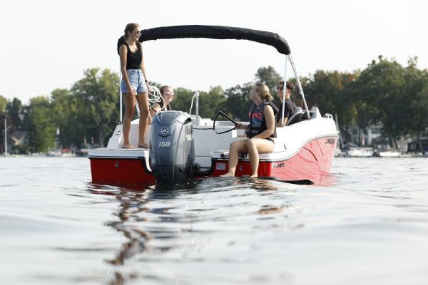 Starcraft Marine Fiberglass Boat SVX 190 OB