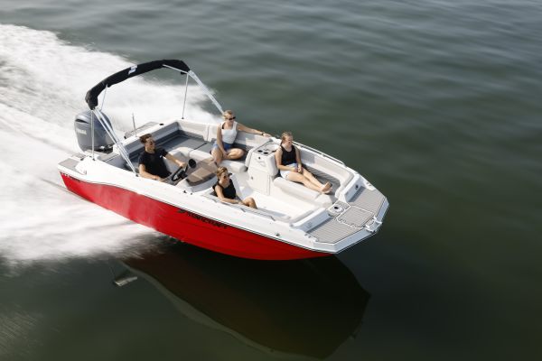 Starcraft Marine Fiberglass Boat SVX 190 OB