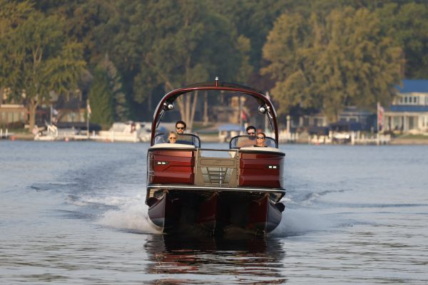 RX 25 Q DC Starcraft Pontoon Boat