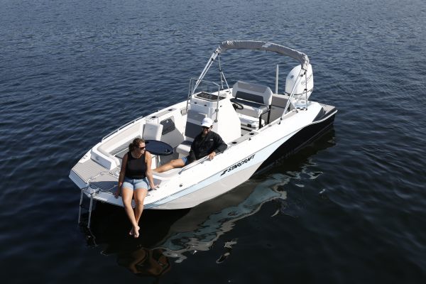 Starcraft Fiberglass Boat SVX 211 CC OB