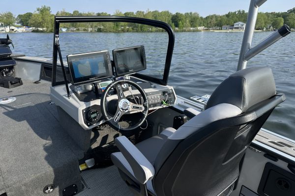 Starcraft Marine STX 2050 Fishing Boat