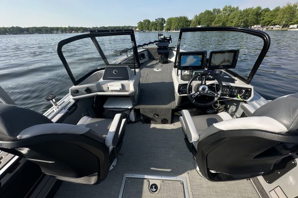 Starcraft Marine STX 2050 Fishing Boat