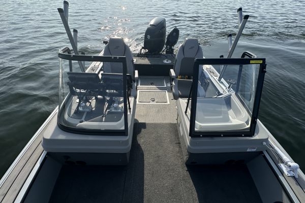 Starcraft Marine STX 2050 Fishing Boat