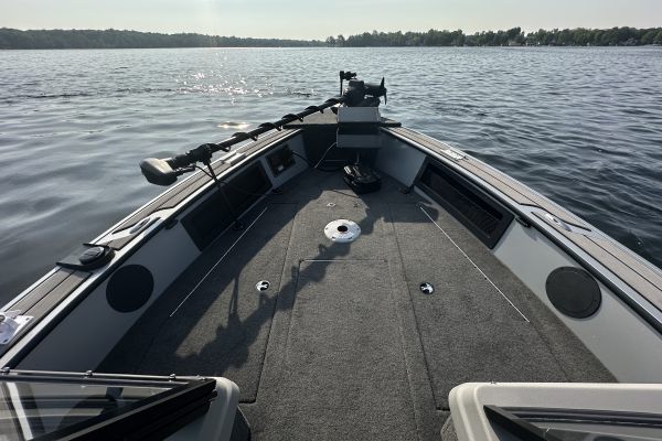 Starcraft Marine STX 2050 Fishing Boat