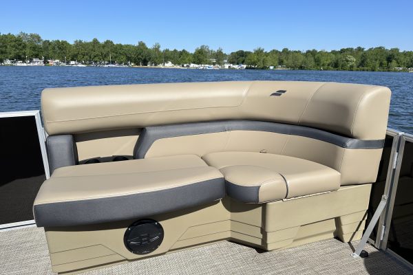 Starcraft EX 20 C Pontoon Boat