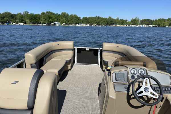 Starcraft EX 20 C Pontoon Boat