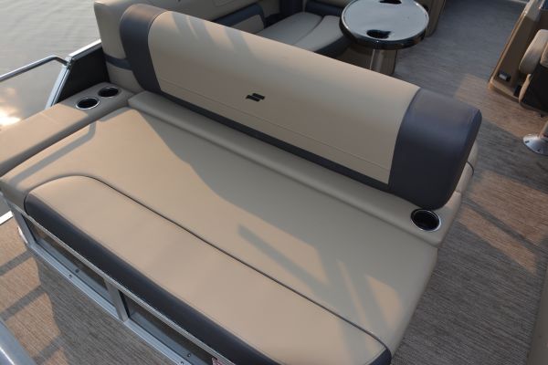 Starcraft Pontoon EX 24 Q - bench seating
