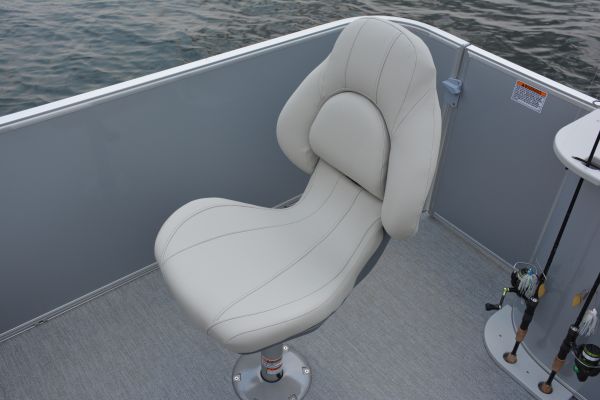 Starcraft Pontoon EX 20 FD4 fishing chair