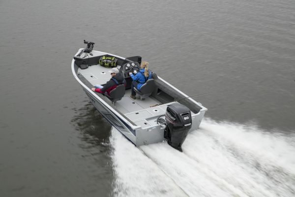Starcraft Renegade 168 SC running Fishing Boat