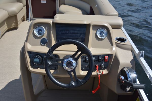 Starcraft Pontoon LX 20 R steering wheel