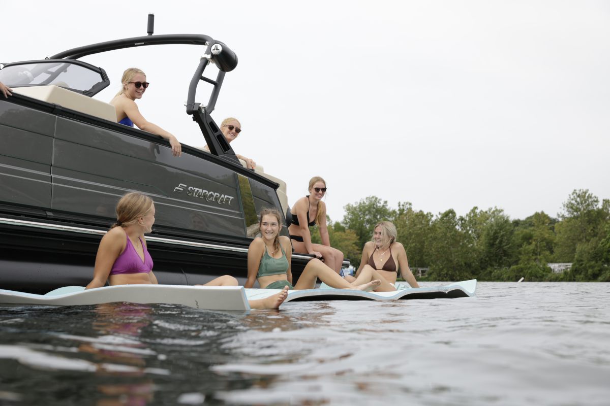 RX 23 Q DC Starcraft Pontoon Boat