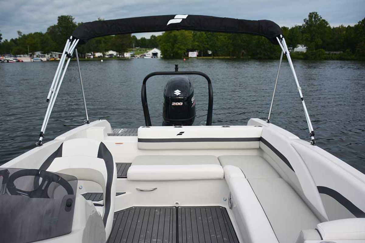 Starcraft Marine SVX 211 OB Fiberglass Boat