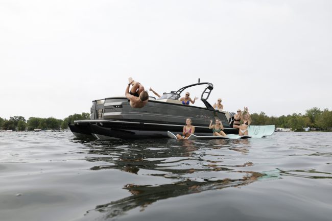 RX 23 Q DC Starcraft Pontoon Boat