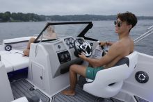 Starcraft Marine Fiberglass Deckboat SVX 210 IO