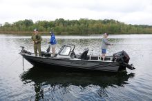 STX 2050 Fishing on the water