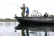 STX 2050 Fishing on the water