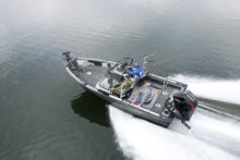 STX 2050 Fishing on the water