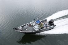 STX 2050 Fishing on the water