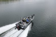 STX 2050 Fishing on the water