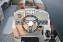 Starcraft Pontoon EXS 5 helm