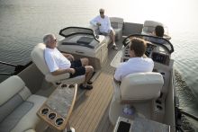 Starcraft Pontoon SX 25 C DC enjoying an evening boat ride