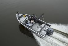 Starcraft Renegade 168 DC running Fishing Boat
