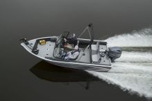 Starcraft Renegade 168 DC running Fishing Boat