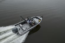 Starcraft Renegade 168 DC running Fishing Boat