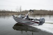 Starcraft Renegade 168 DC running Fishing Boat